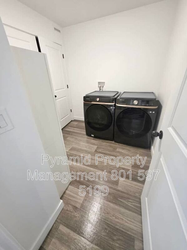Building Photo - 103 E Brushy Canyon St