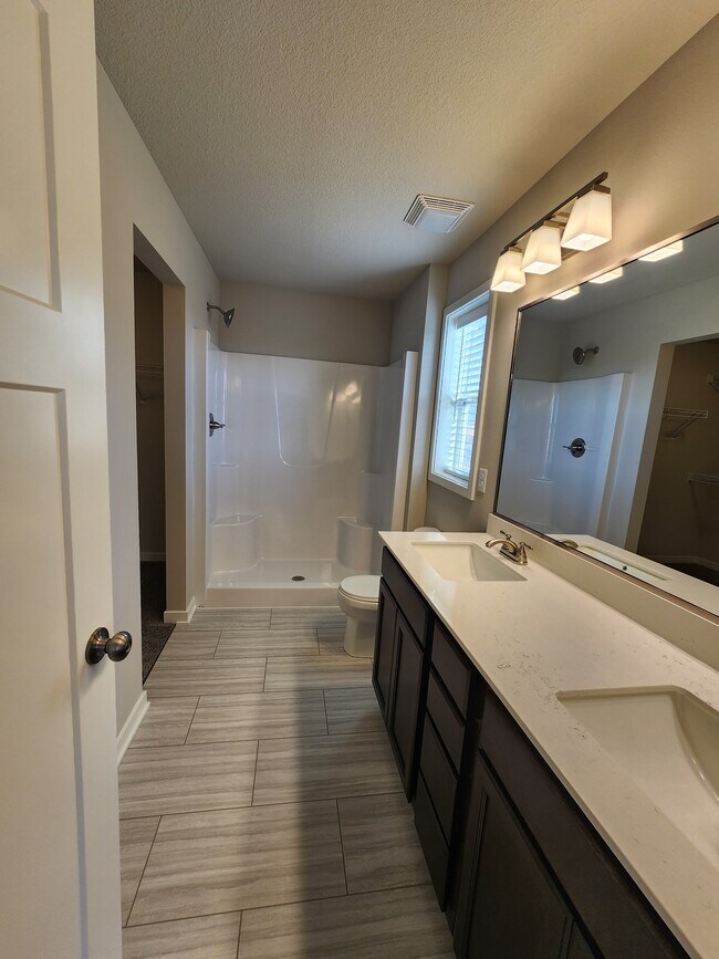 Building Photo - 3963 NE 2nd Ln