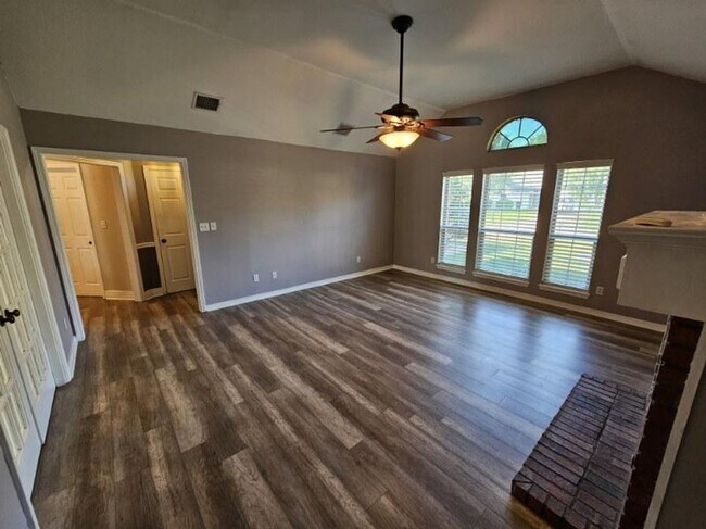 Building Photo - 5901 Pampus Ln