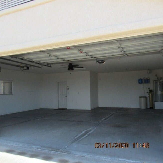 Building Photo - 3 bedroom 2 bath home with 3 car garage and RV parking
