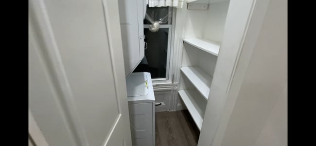 Building Photo - 112 Marshall St