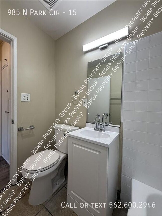 Building Photo - 985 N Pk Cir