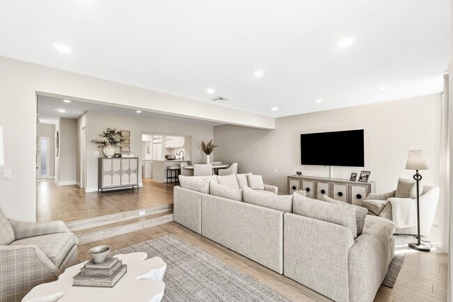 Building Photo - 2717 N Ocean Blvd