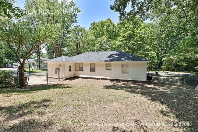 Building Photo - 5121 Farm Pond Ln