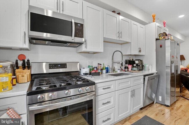 Building Photo - 1445 S 32nd St