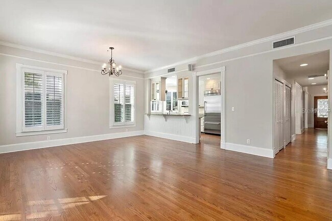 Building Photo - 1119 Belleaire Cir