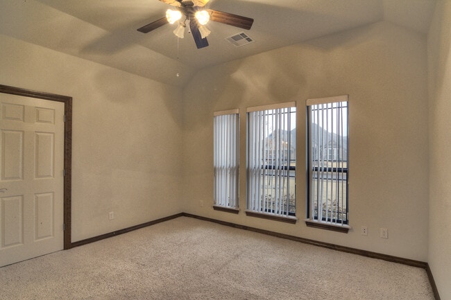 Building Photo - Regency Pointe Addition- Community Pool- 3...