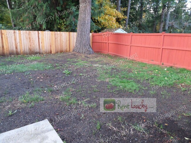 Building Photo - Freshly Updated 3-Bedroom Duplex w/Attache...