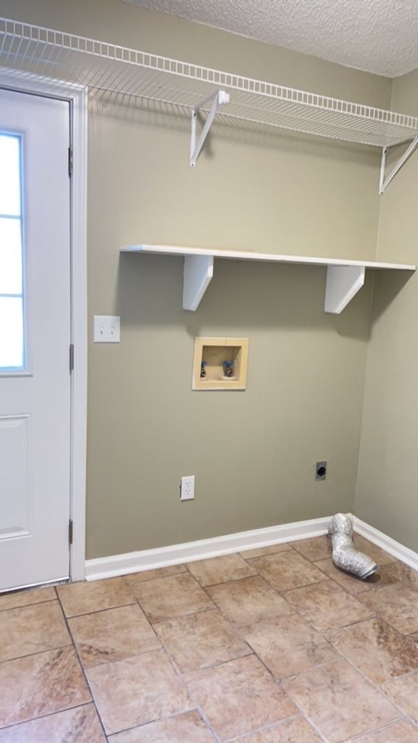 Building Photo - 4 Bedroom, 3 Bath home in the country.