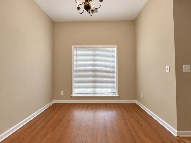 Building Photo - 6107 Blackstone Dr