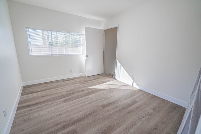 Building Photo - 3-Bedroom Home with Dog Run and Private Yard in Santa Clarita!