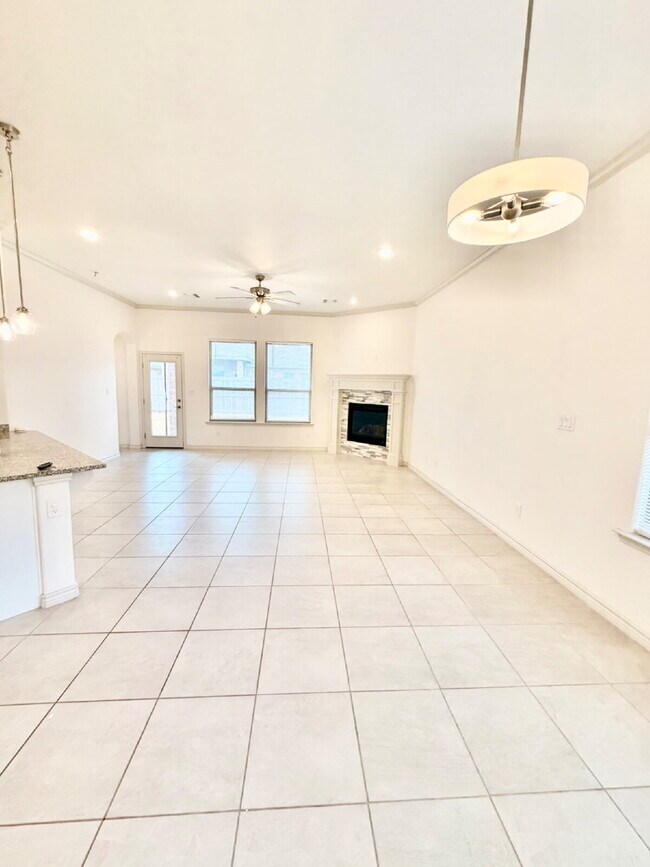 Building Photo - "Charming 3-Bedroom Oasis with 2 Full Baths in Odessa's Heart – Expansive 1895 Sq. Ft.!"