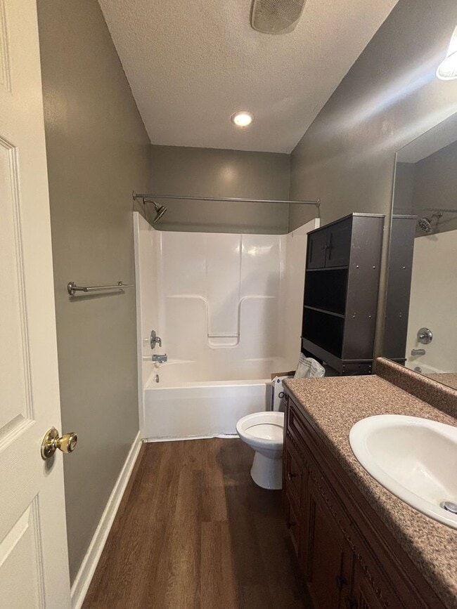 Building Photo - **MANAGERS SPECIAL 250 OFF FIRST MONTH REN...