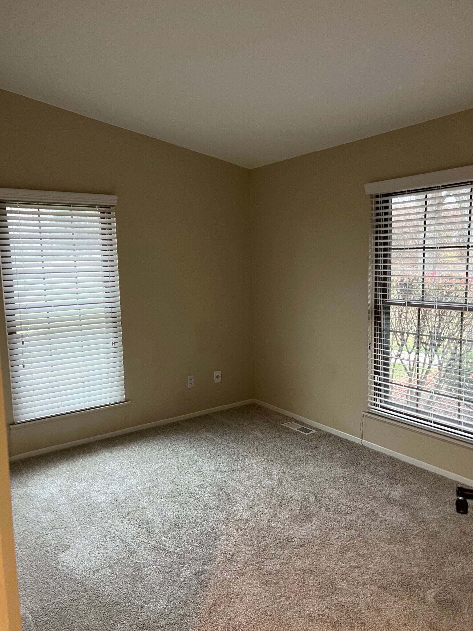 Building Photo - 39930 Crosswinds Rd