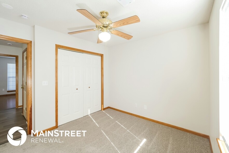 Building Photo - 315 E Elm St