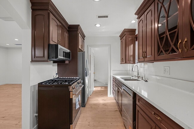 Building Photo - 18621 Bryant St