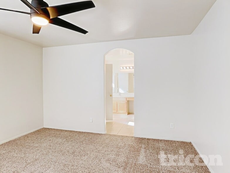 Building Photo - 23141 W Ashleigh Marie Dr