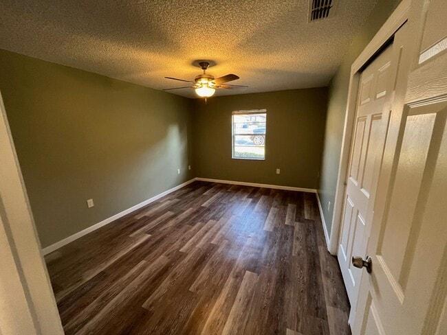 Building Photo - 101 Lake Hunter Dr