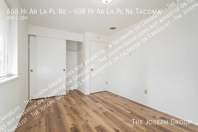 Building Photo - 608 Hi-Ab-La Pl NE