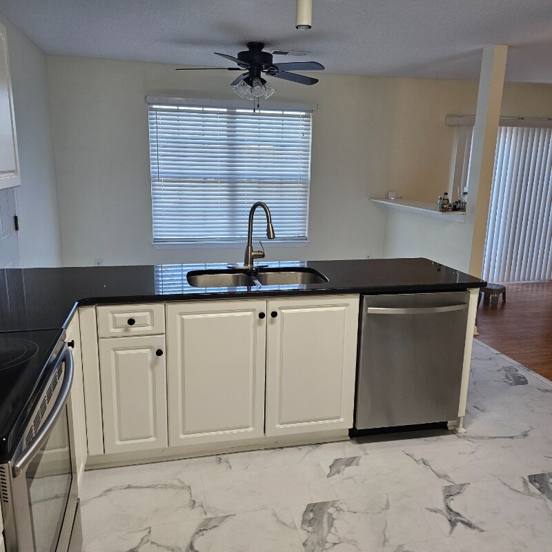 Building Photo - 205 Killian Green Dr