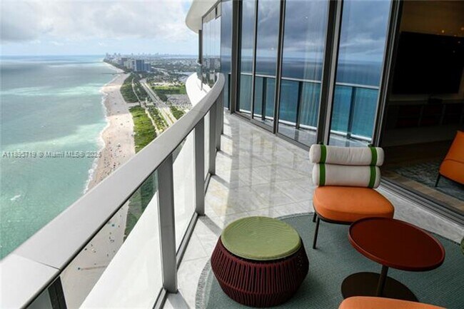 Building Photo - 15701 Collins Ave