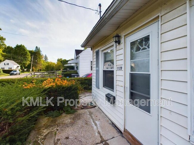 Building Photo - 1128 Cordova Ave