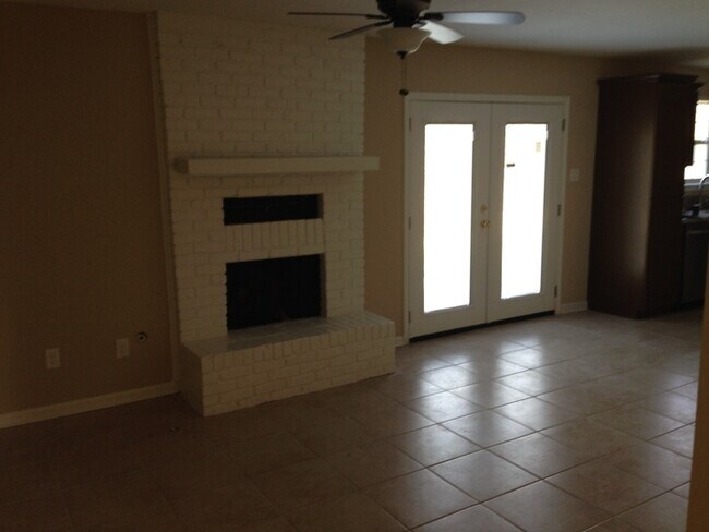 Building Photo - Nicely Remodeled 3 Bedroom 2 Bath Home in West Little Rock