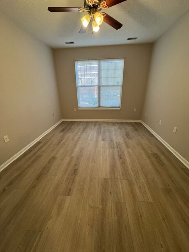 Building Photo - Condo for rent in Windsor Mill!