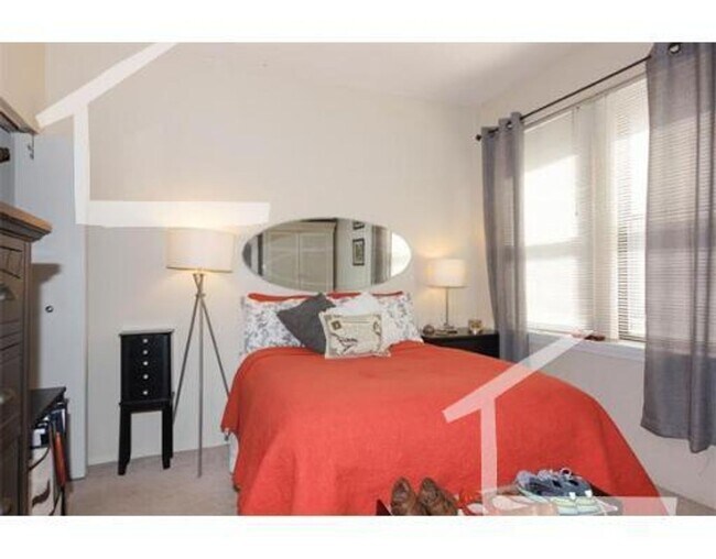 Building Photo - Nicely renovated 2 bed in Brighton.