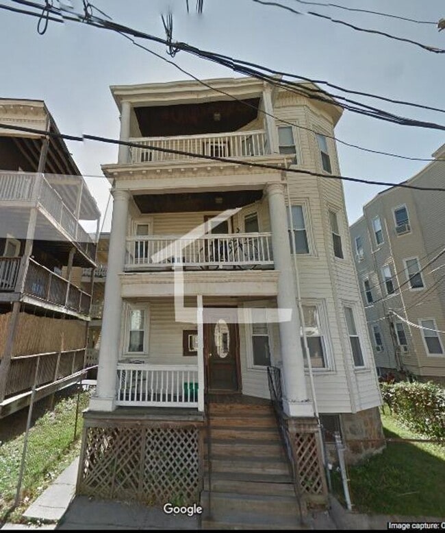 Building Photo - No Brokers Fee, Pets Friendly, Eat-in Kitchen, Big Bedrooms, Laundry on a Site