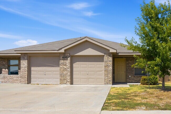 Building Photo - "Spacious 3-Bedroom Duplex with Granite Elegance in Prime Killeen Location!"