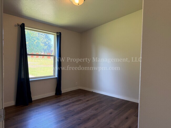 Building Photo - 1411 SE Fireweed Rd