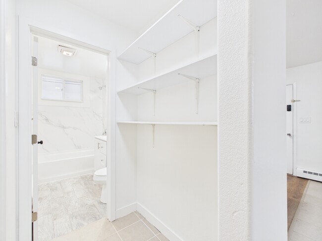 Building Photo - 829 17th Ave