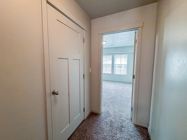 Building Photo - 699 E 355 N
