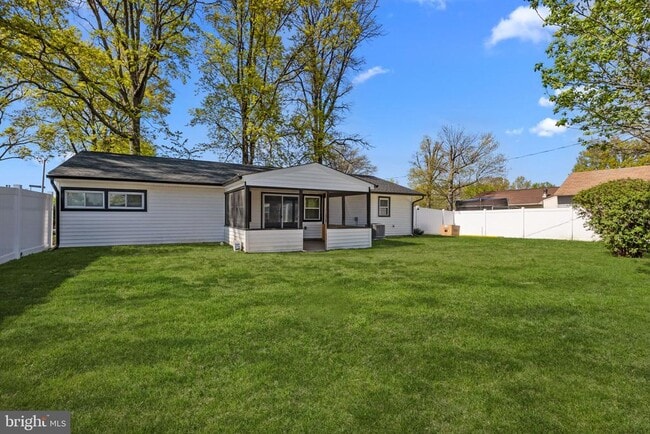 Building Photo - 338 Goldenridge Dr