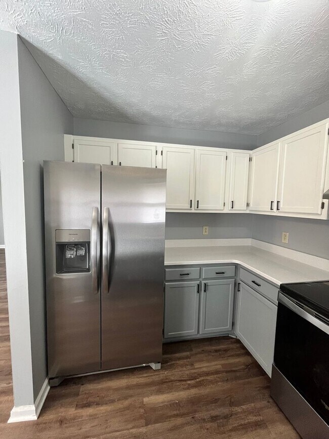 Building Photo - 2815 Rosemeade Dr