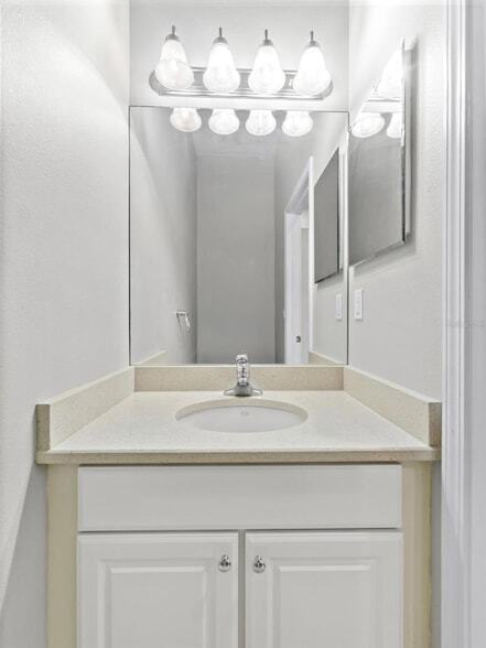 Building Photo - 6222 Hadley Commons Dr