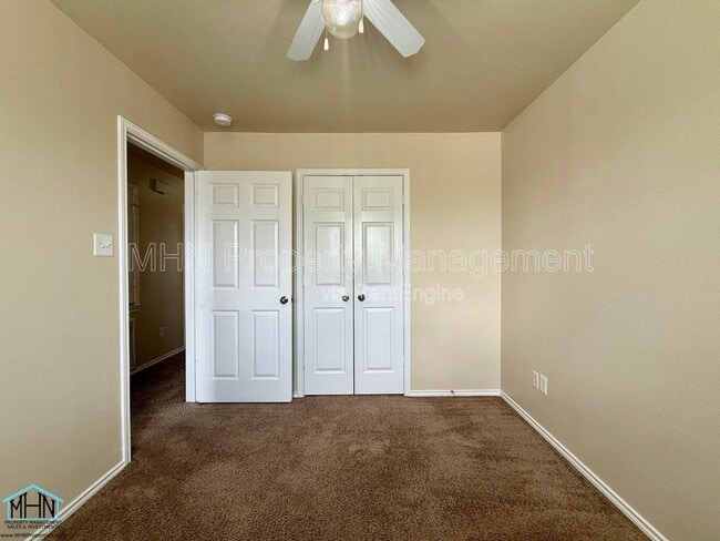 Building Photo - 5807 Golf Bend