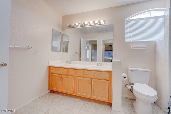 Building Photo - 8753 Country View Ave