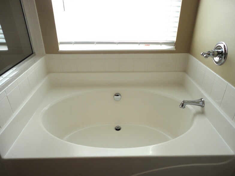 Building Photo - 2544 Softwind Ct