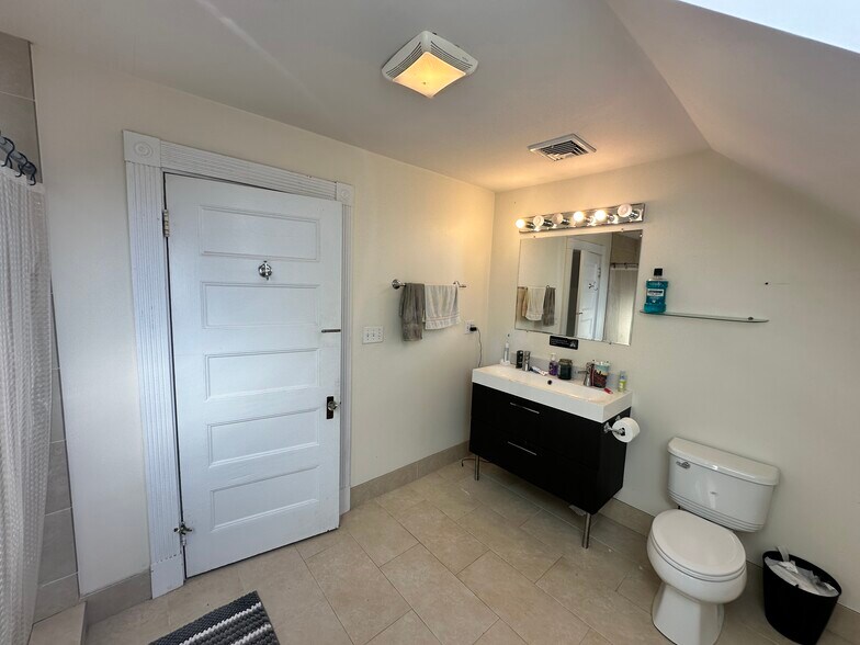 Building Photo - 6 Oswald St