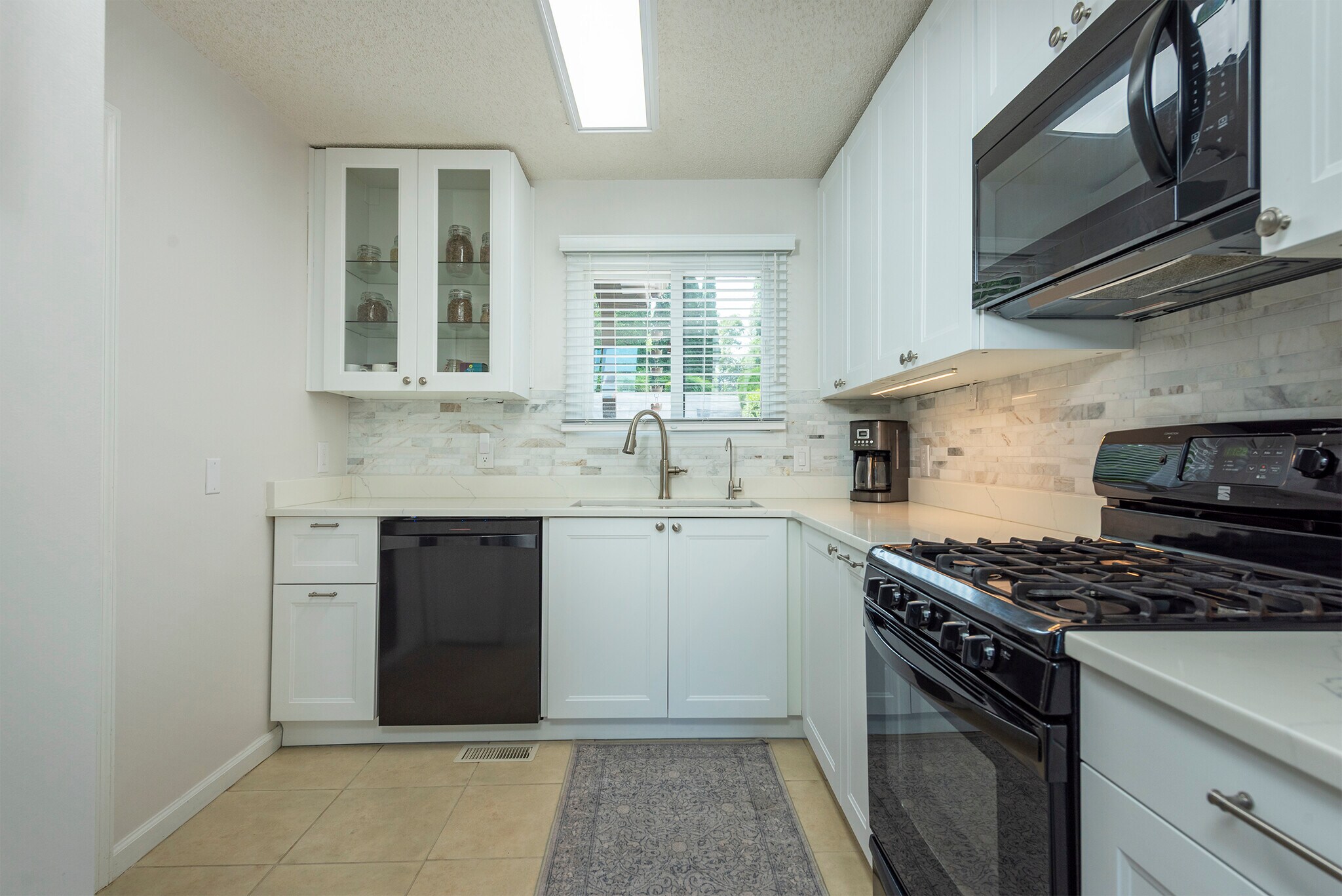 Gourmet kitchen featuring white shaker cabinets, Quartz countertops, ceramic backsplash. - 405 Windswept Dr
