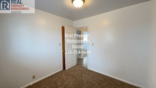 Building Photo - One level living with 4 bedrooms, 2 bathro...