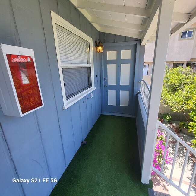 Building Photo - 2100 Cabrillo Ave