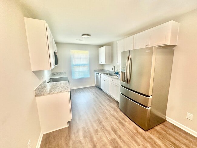 Building Photo - 1065 Farm Pond Ln