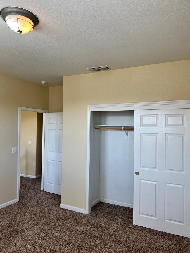 Building Photo - Beautiful home in Reflections gated community