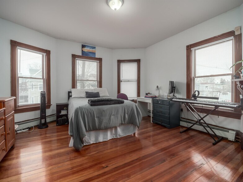 Building Photo - 322 Beacon St