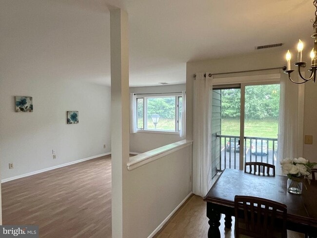 Building Photo - 2217 Sayre Dr