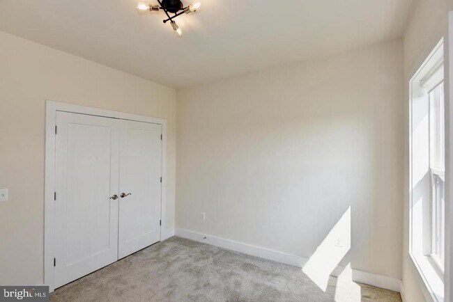 Building Photo - 44858 Tiverton Sq