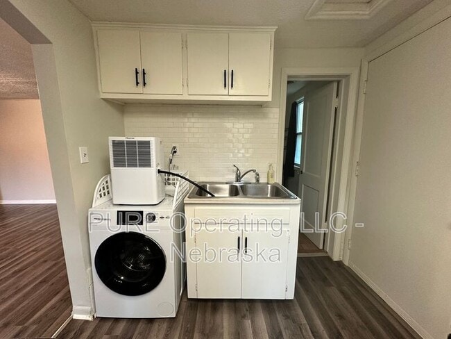 Building Photo - 2046 N 69th St